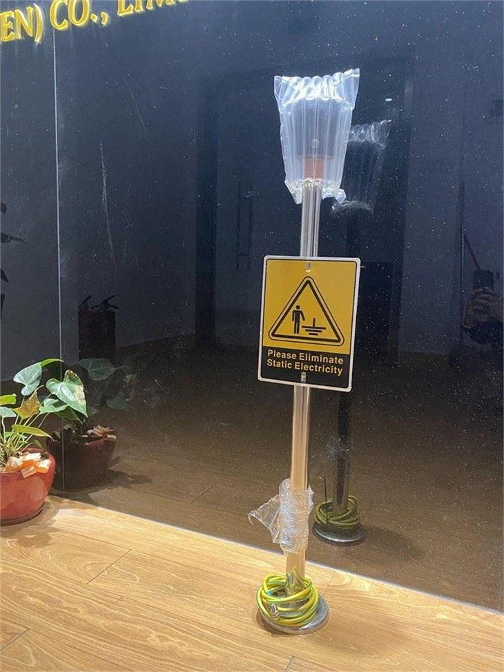 Personal Electrostatic Eliminating Pole